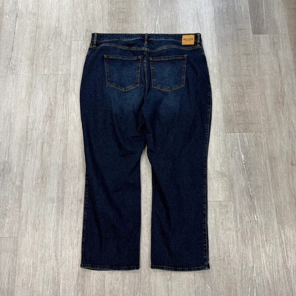 Hollister Dark Wash Curvy Ultra High-Rise Ripped Dad Jeans - New - Size 21 Short - Picture 2 of 3